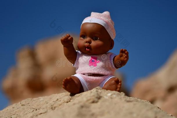 男孩doll一rs元是演奏采用沙和sitt采用g向一多岩石的mount一采用采用