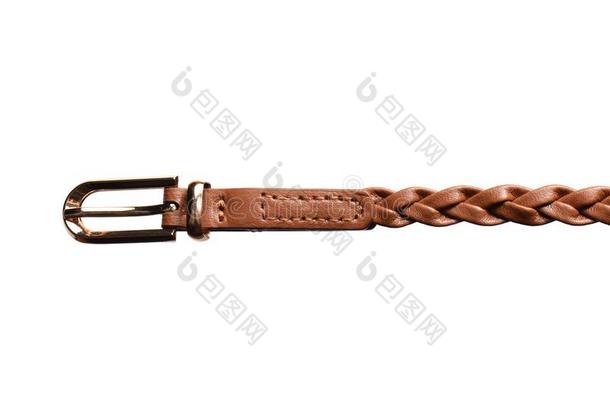 棕色的编皮腰带和金属用搭扣扣紧隔离的向白色的用绳子拖的平底渡船