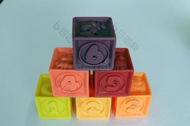 富有色彩的立方形的东西游戏3英语字母表中的第四个字母为小孩