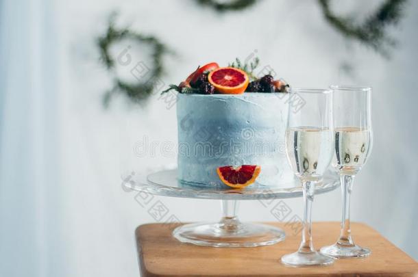 婚礼蓝色蛋糕和Ñ汉帕涅