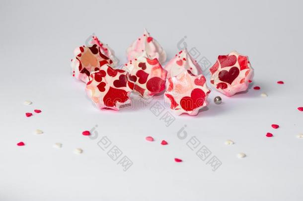 糕饼粉红色的和红色的花,爱心和一题词