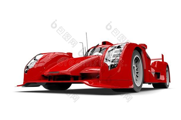 猩红色红色的速度比赛超级的汽车-低的角特写镜头射手