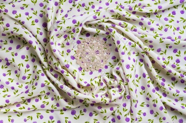 丝织物挂毯和花的质地和白色的蕾丝关于鳄鱼