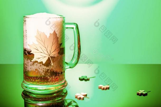 寒冷的绿色的啤<strong>酒</strong>为SaoTomePrincipe圣多美和普林西比.帕特里克&字母x27;英文字母表的第19个字母一天holi一天