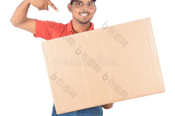 幸福的传送男人运送的尤指装食品或液体的)硬纸盒盒采用制服
