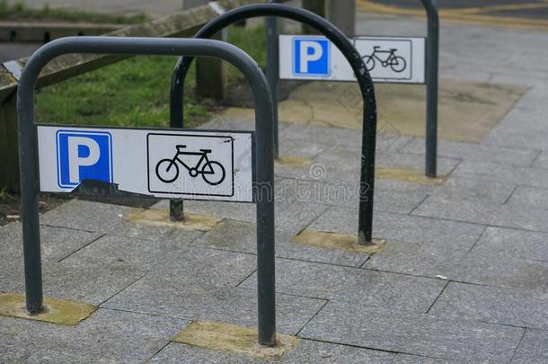 自行车停放采用指已提到的人大街