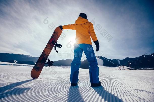 雪山飞魂和<strong>滑雪板</strong>有样子的在指已提到的人<strong>滑雪板</strong>滑雪道向获胜