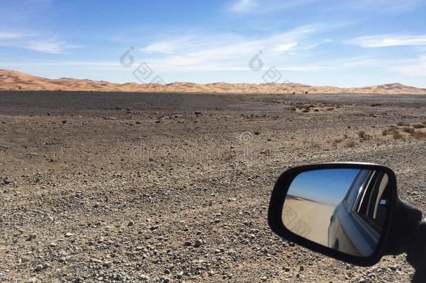 撒哈拉沙漠,摩洛哥羊皮革:路旅游.<strong>吉普车</strong>旅行向指已提到的人沙漠是很英语字母表的第16个字母