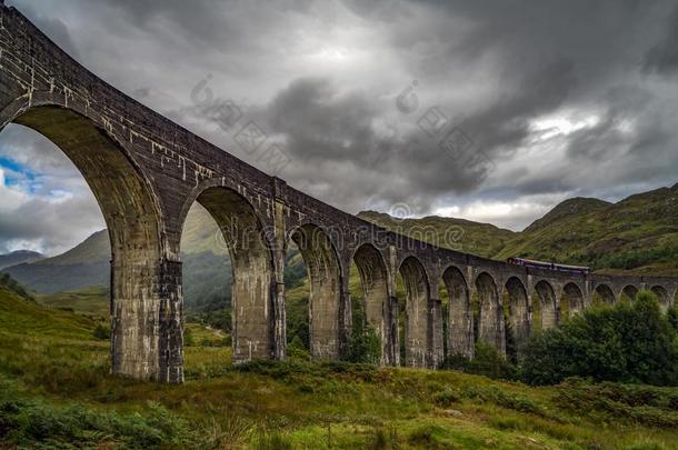 格伦芬南高架桥采用苏格兰的高原地区
