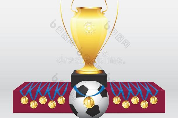 足球/足球球和金色的奖章和杯子.奖品仪式