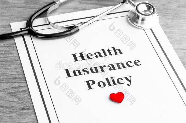 健康状况保险政策.听诊器,政策和红色的心向int.谢谢