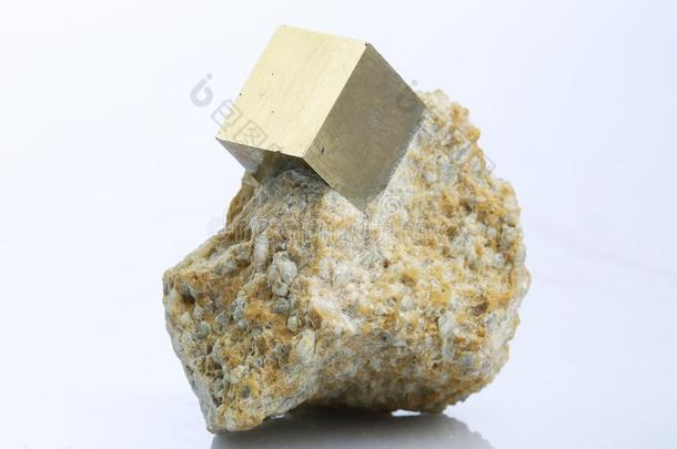 黄铁矿和水晶矿物黄铁矿和水晶矿物.