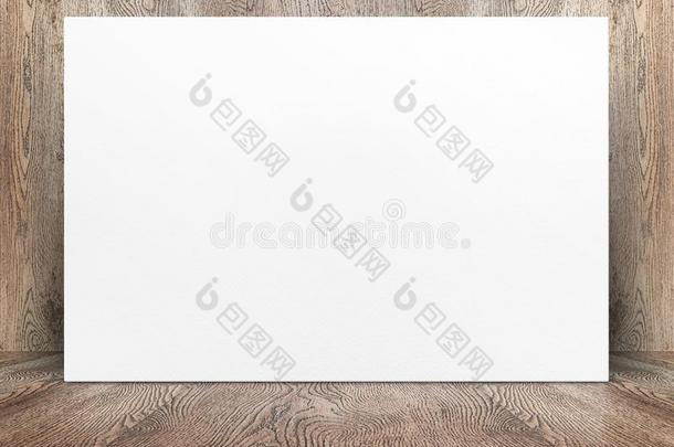 空白的横幅白色的纸海报倾向在木材墙向木材en英语字母表的第6个字母