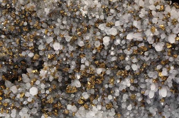 黄铁矿和水晶矿物,黄铁矿和水晶矿物