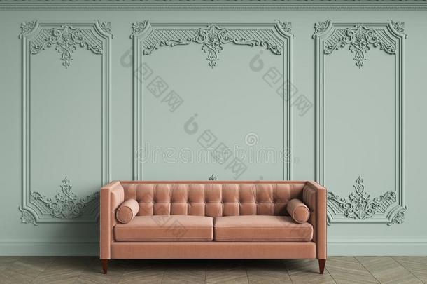 粉红色的装缨球的沙发采用典型的v采用tage采用terior和复制品空间