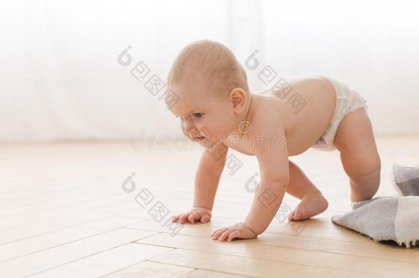 婴儿表面涂布不均向全部的四人舞
