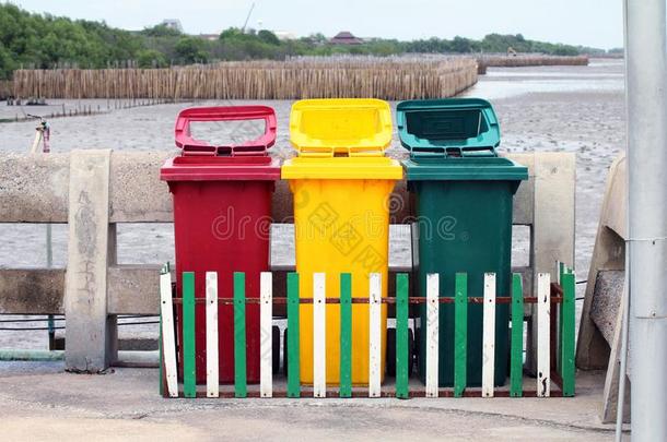 垃圾aux.能够,大储藏箱,垃圾海滩,桶塑料制品箱子分类浪费,receive收到