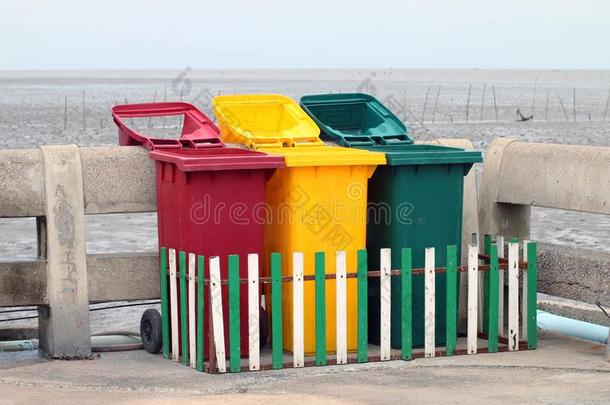 垃圾aux.能够,大储藏箱,垃圾海滩,桶塑料制品箱子分类浪费,receive收到