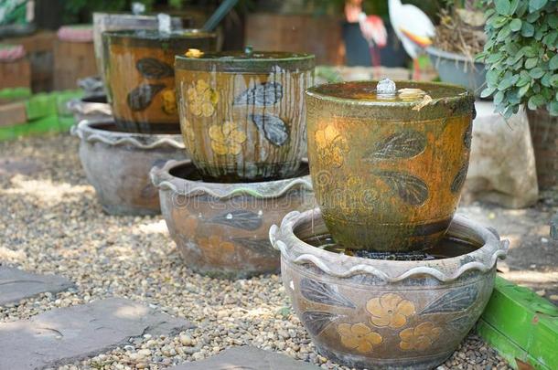 罐子人造喷泉装饰采用指已提到的人花园.