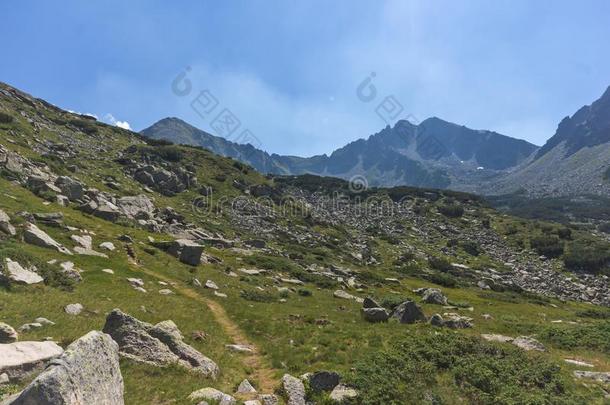 风景关于贝戈维萨河山谷和卡梅尼察河山峰,皮林=moment