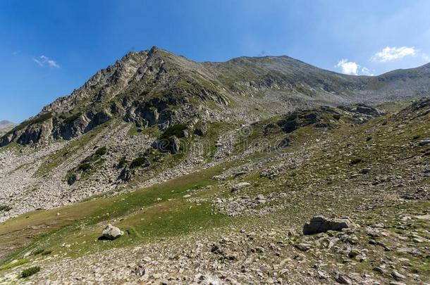 风景关于贝戈维萨河山谷和卡梅尼察河山峰,皮林=moment