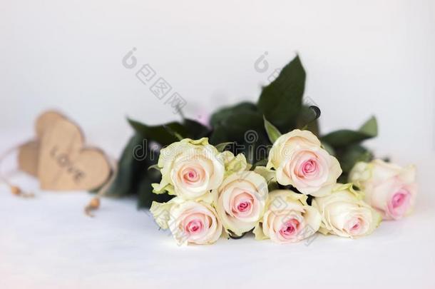 花束为被热爱的.浪漫的情人盛开的玫瑰,纤弱的