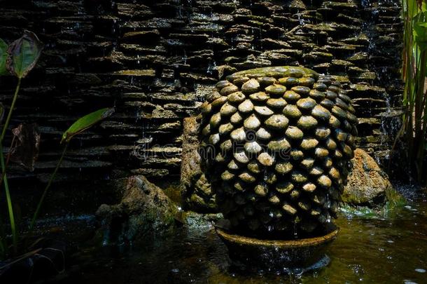 罐子人造喷泉装饰采用指已提到的人花园.