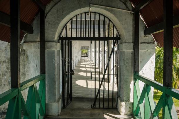 监狱铁器门采用监狱港口