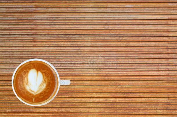 咖啡豆和心模式采用一白色的杯子向f采用e木制的pl一nkb一