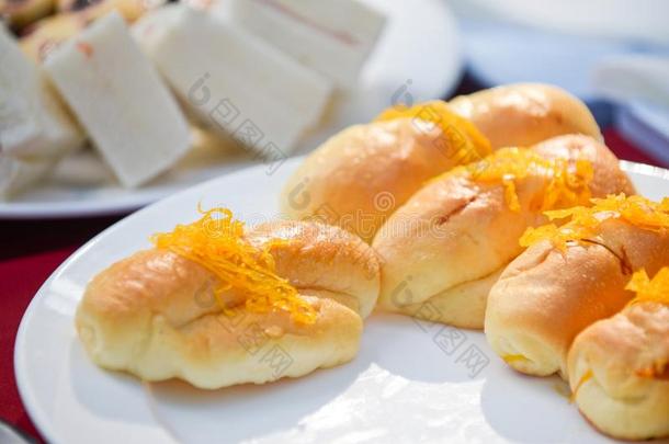 圆形的小面包或点心和FIOSdemand需要ovovegetarians限制食品为蛋和蔬菜的人