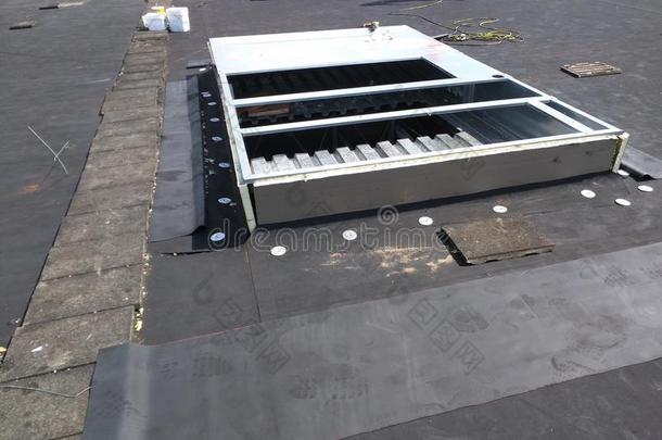 屋顶盖法修理采用进步向商业的三元乙丙橡胶屋顶;饭前限制Warder
