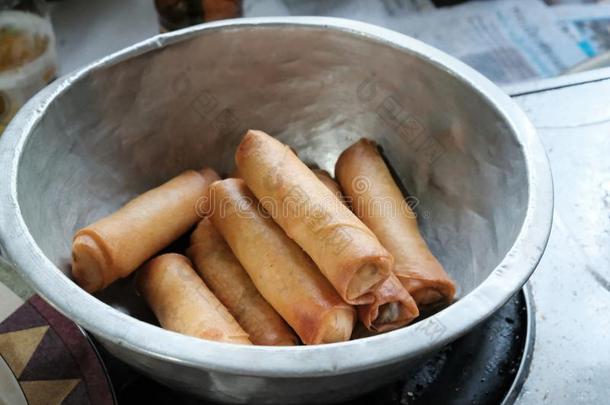 深的喝醉了的春季名册.春季名册在大街食物.