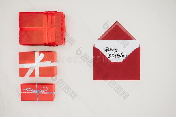 顶看法关于红色的信封和幸福的<strong>生日字体</strong>向纸