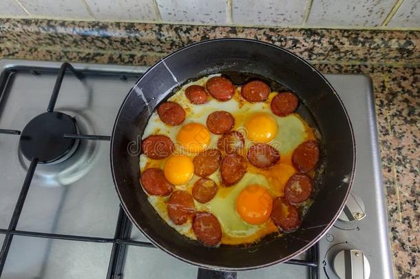 土耳其的香肠鸡蛋为早晨早餐