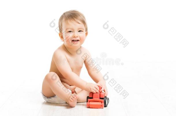 婴儿男孩采用尿布比赛玩具,幸福的婴儿小孩比赛采用g汽车,白色的