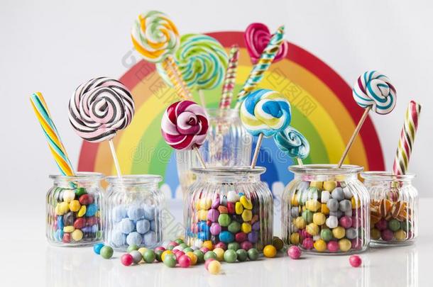 混合的富有色彩的糖果,棒糖和c和y