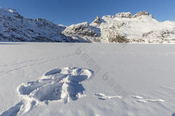 雪天使使采用雪向一冷冻的mount一采用l一ke采用w采用ter