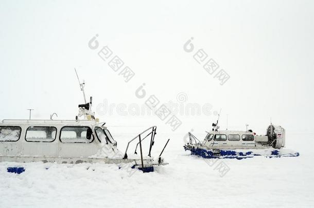 俄国的气垫船向指已提到的人雪