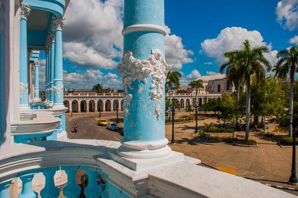 西恩富戈斯,古巴:看法通过指已提到的人蓝色柱向指已提到的人公园乔斯Joyce的变体