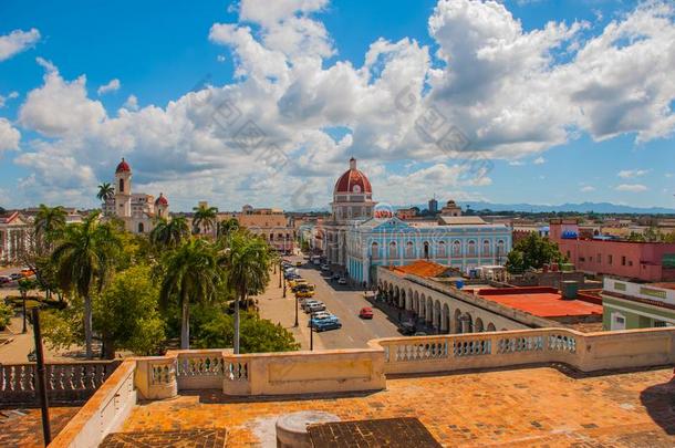 西恩富戈斯,古巴:看法从指已提到的人台阶关于指已提到的人建筑物市政当局