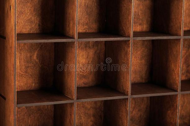 木制的盒为保管器具和细胞.