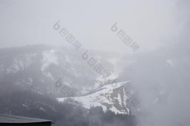 冬雪雾登上哈库和大吉加塔克。