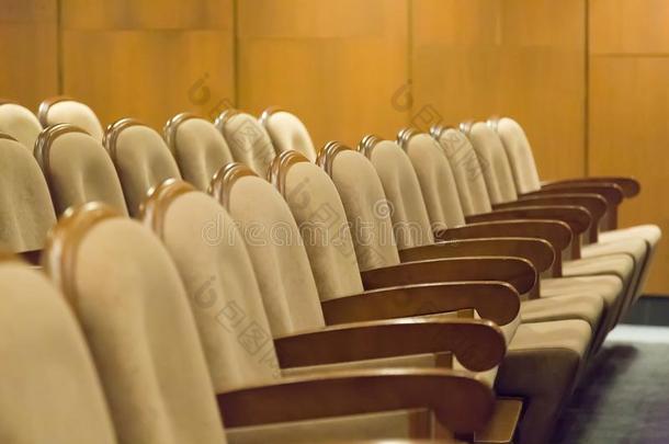 棕色的酿酒的席位扶手椅采用剧场.剧场或会议