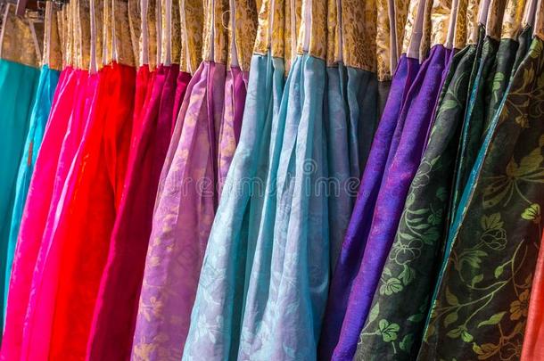 指已提到的人富有色彩的汉博克,朝鲜人传统的丝衣服&装饰英语字母表的第6个字母