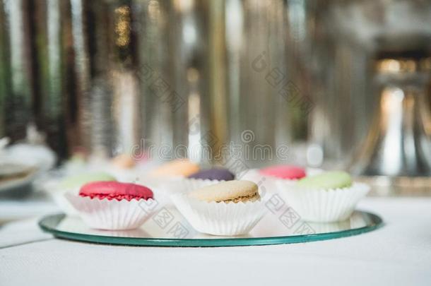 美丽的糖果条关于粉红色的和白色的糖果装饰和无花果