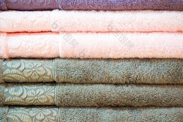 垛关于富有色彩的毛巾布毛巾折叠的.商店家.很多的毛巾