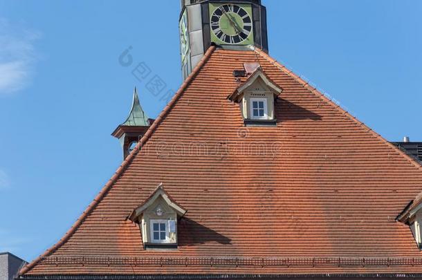 <strong>构架</strong>市政厅屋顶和正面采用南方德国
