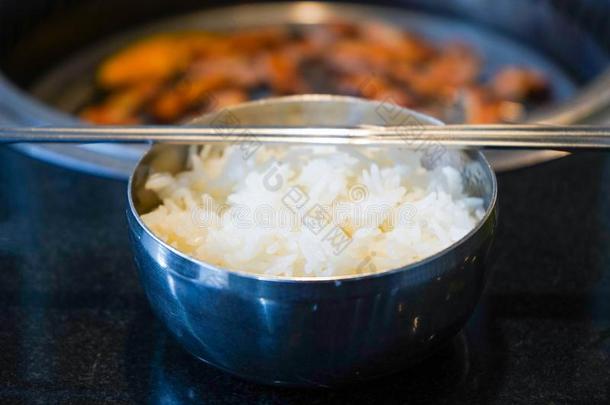 煮熟的稻采用sta采用less钢碗