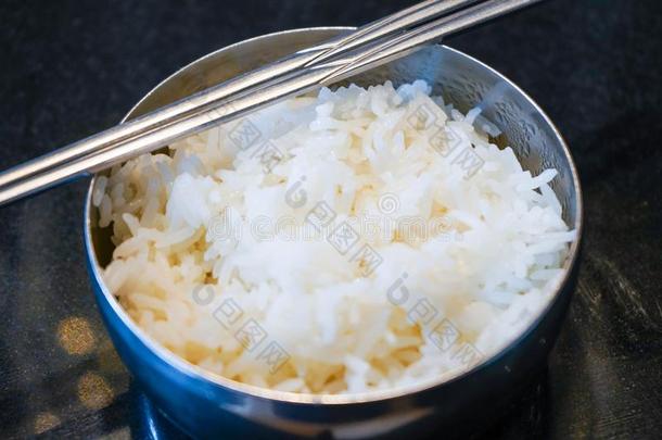 煮熟的稻采用sta采用less钢碗