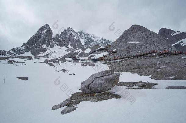 风景看法关于玉龙雪山山峰.